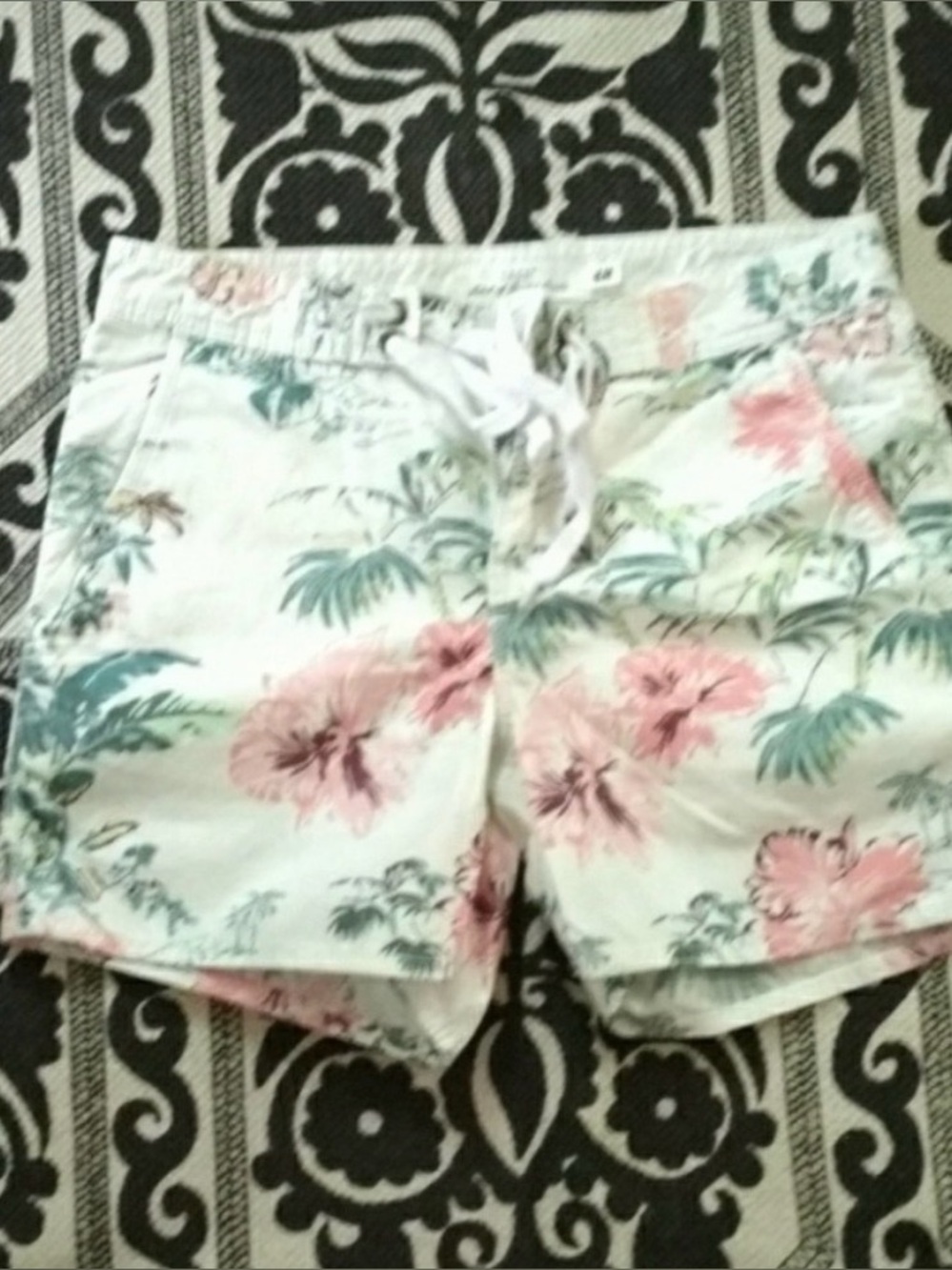 NWT Forever 21 floral print shorts, 2